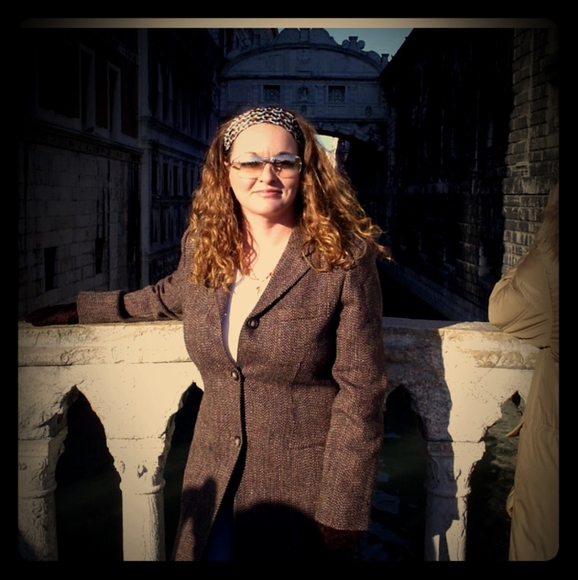 Posh Ambassador 👔🩳🩴👒👟👠🥿👡👗🩱👖🪖 - Picture 1 of 2